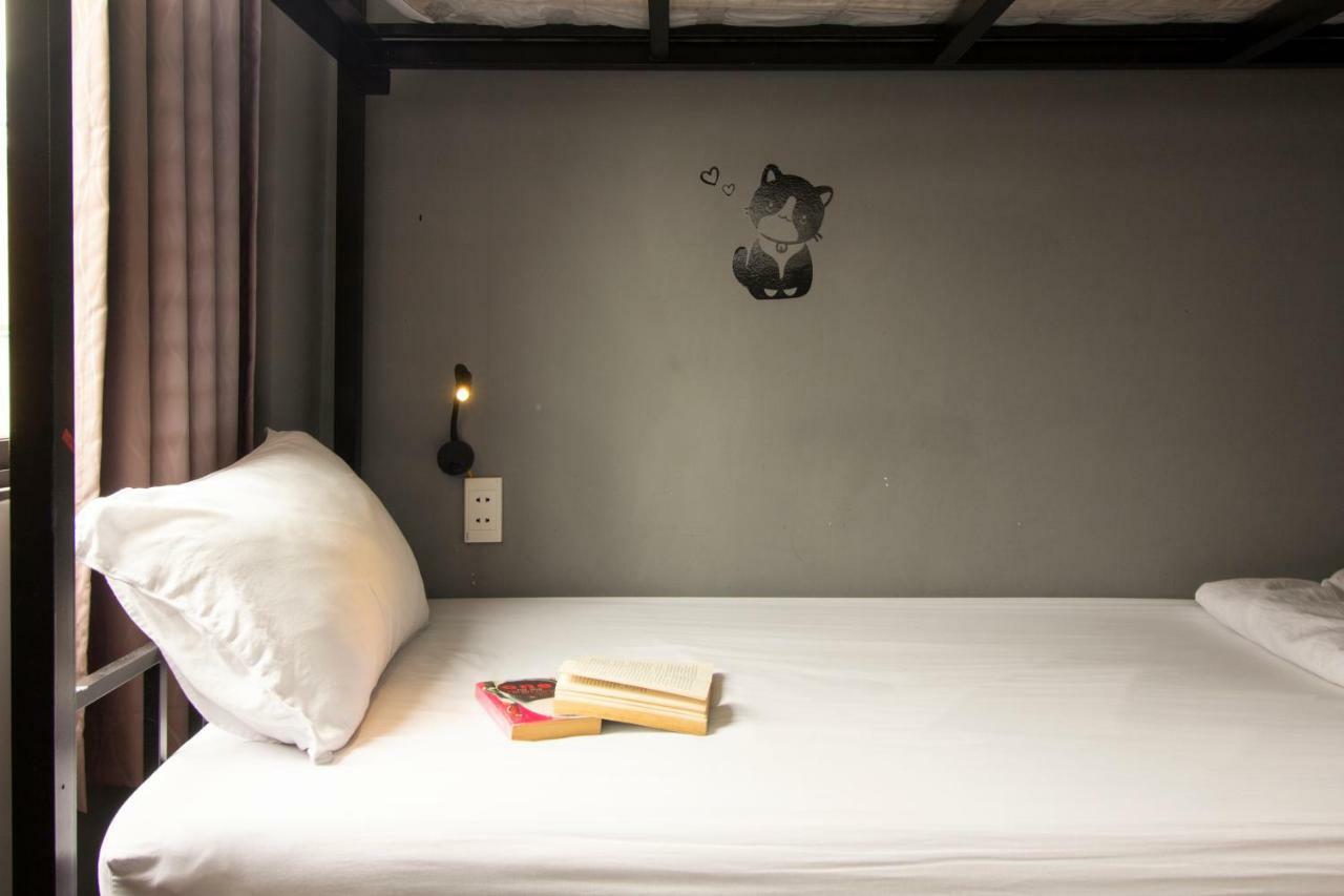 The Art - Vitamin Smiles Hostel Хошимин Екстериор снимка