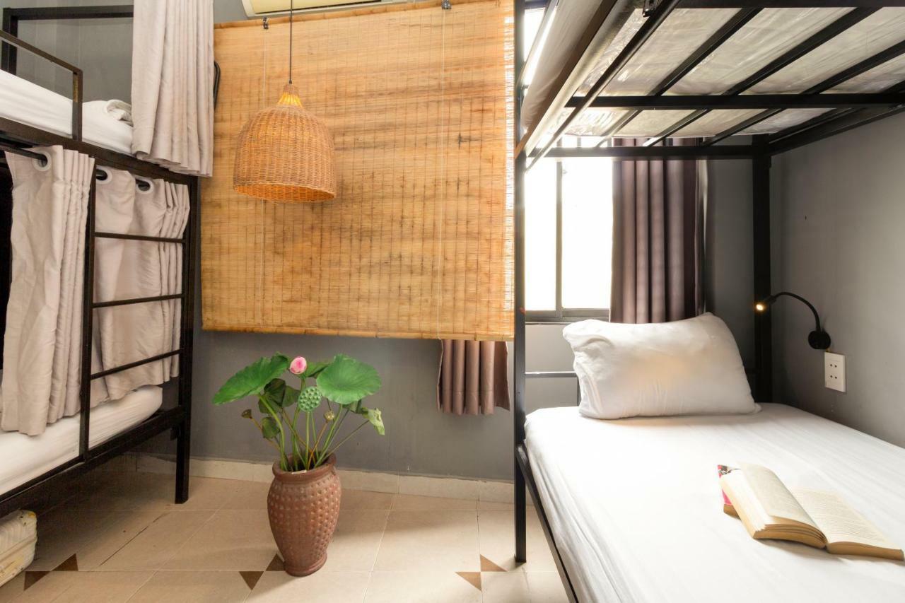 The Art - Vitamin Smiles Hostel Хошимин Екстериор снимка